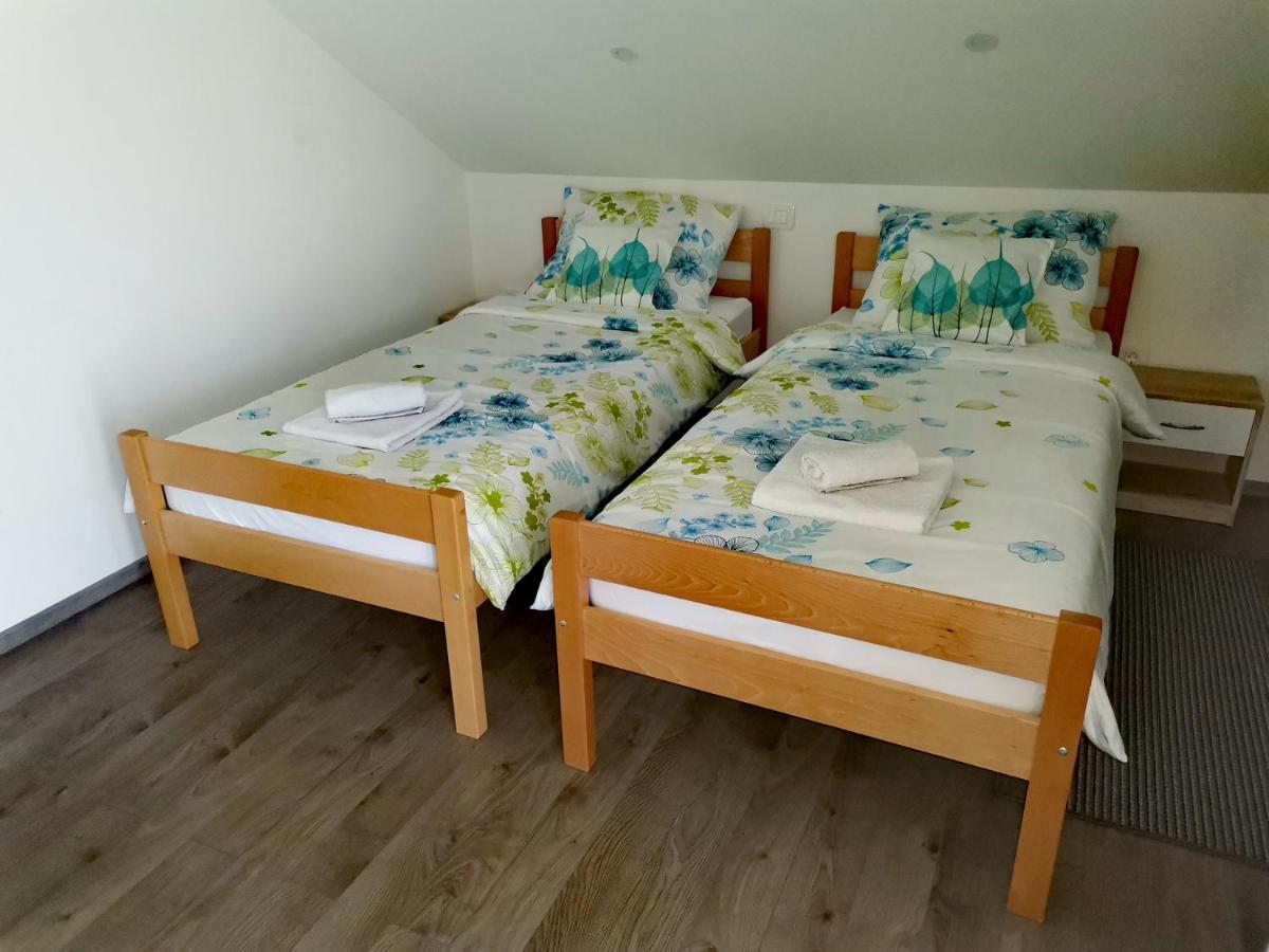 Apartmani "Marina" Otočac Exterior foto