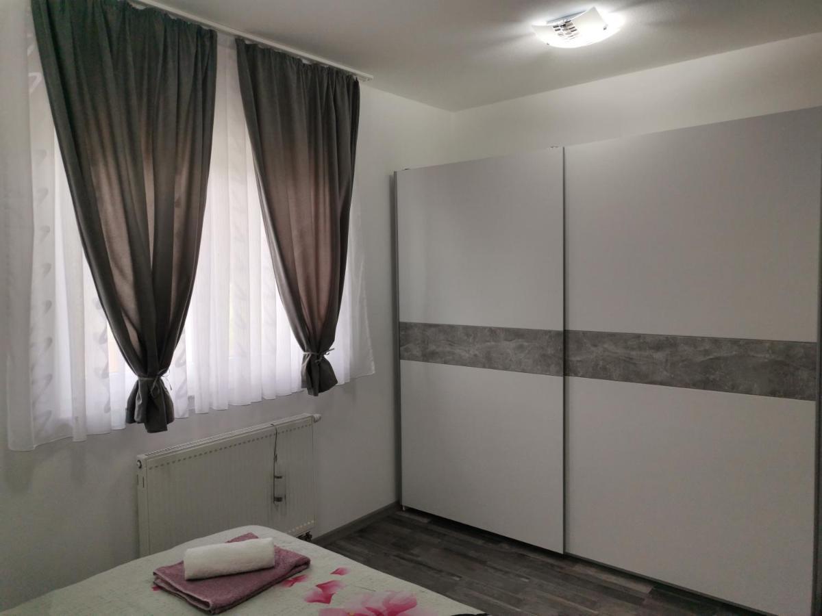 Apartmani "Marina" Otočac Exterior foto