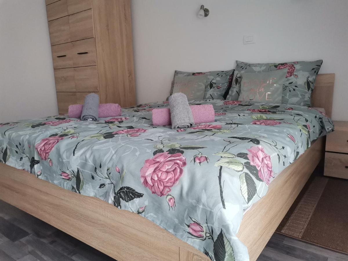 Apartmani "Marina" Otočac Exterior foto