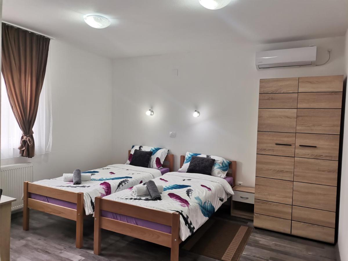Apartmani "Marina" Otočac Exterior foto